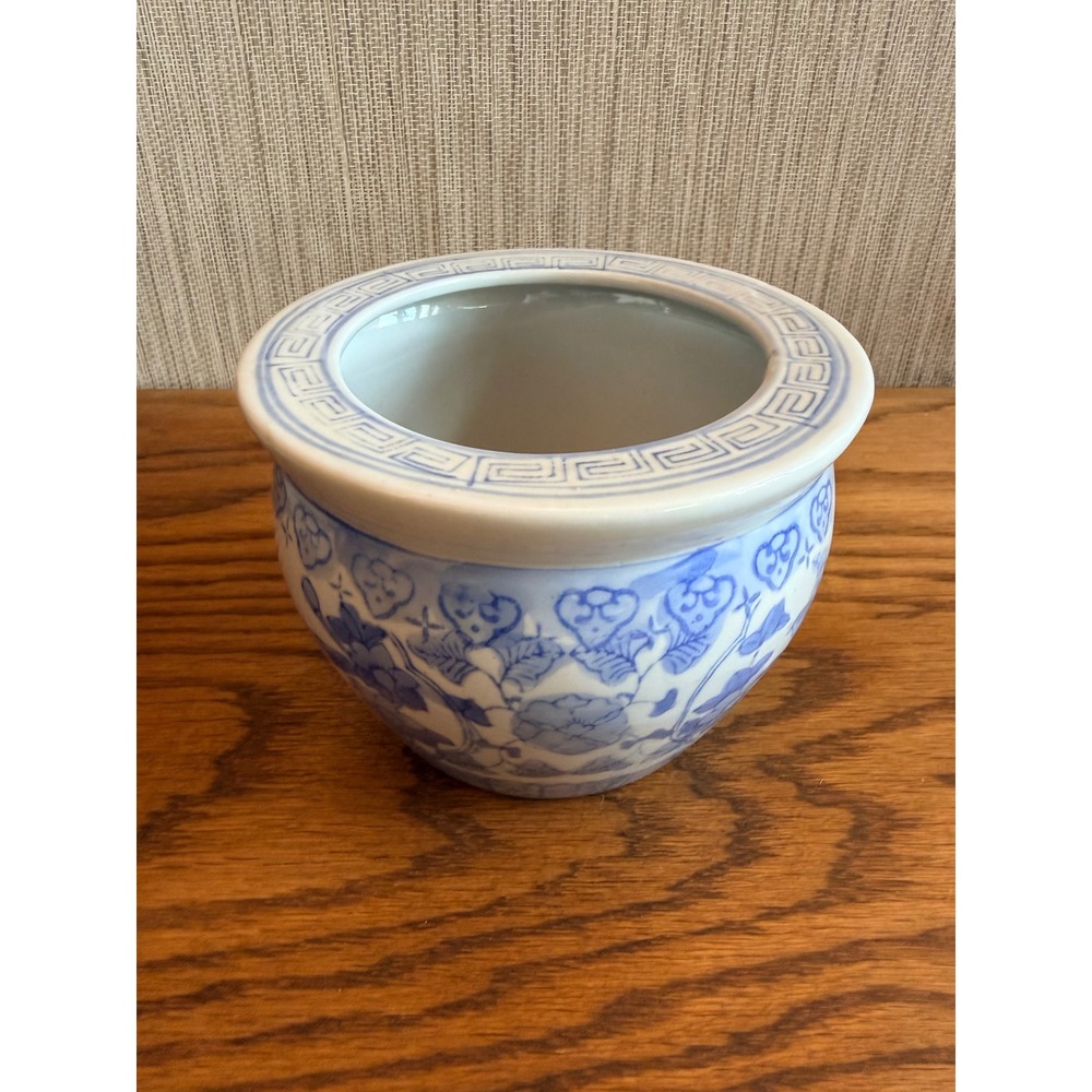 Vintage Blue White Chinoiserie Cachepot with Bird and Floral Design - Picture 7 of 13